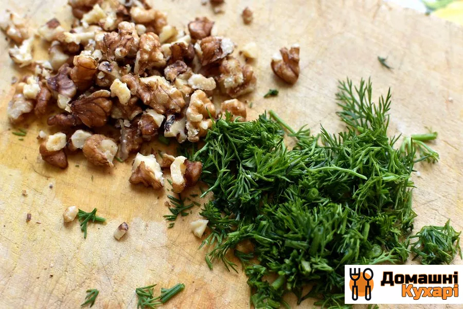 Салат з куркою, грибами і адигейським сиром - фото крок 4