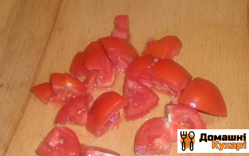 Cвініна з помідорами на сковороді - фото крок 2