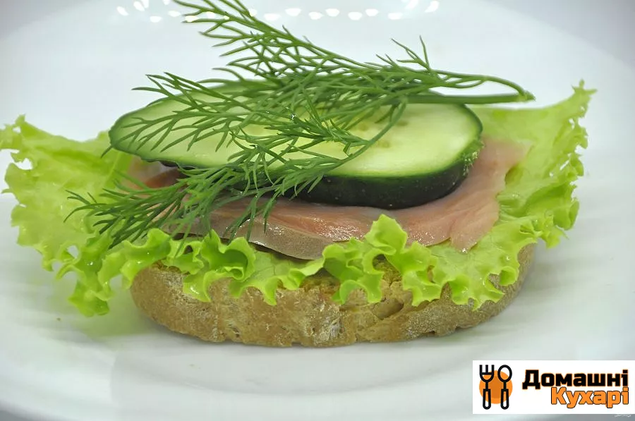 Бутерброди з зеленим салатом - фото крок 6