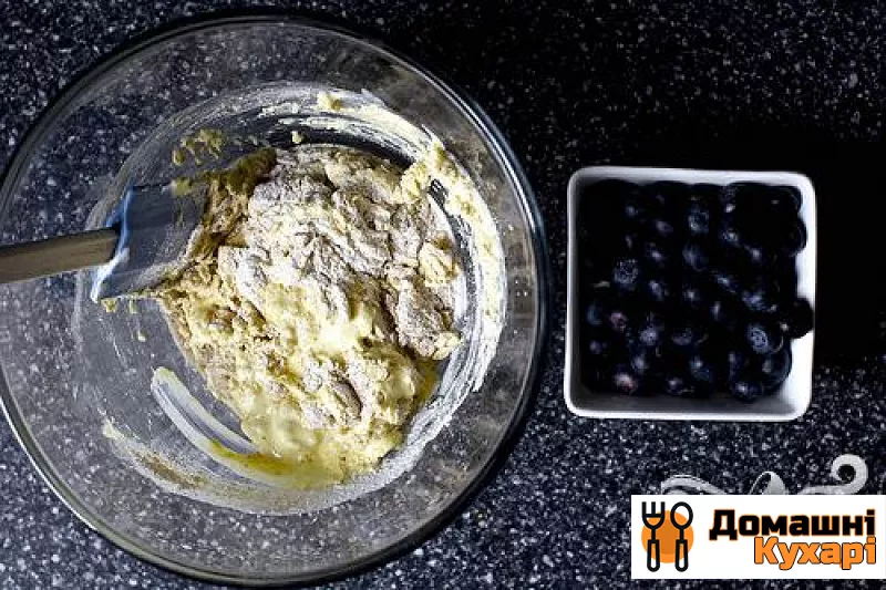 Чорничні млинці з йогуртом - фото крок 2