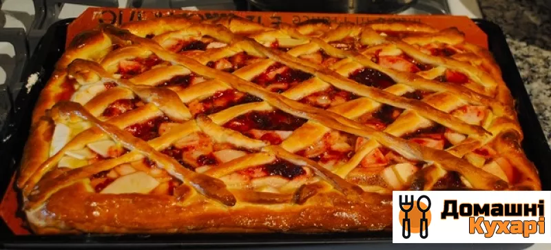 Дріжджовий пиріг з яблуками і брусницею - фото крок 11