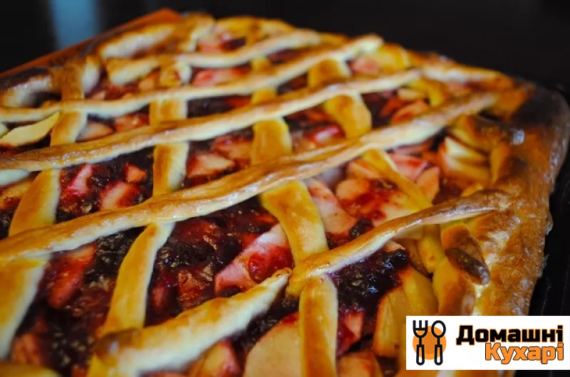 Дріжджовий пиріг з яблуками і брусницею - фото крок 12