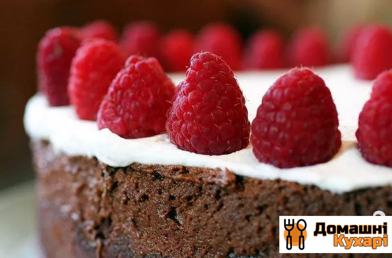 Подвійний шоколадний торт з малиною - фото крок 5